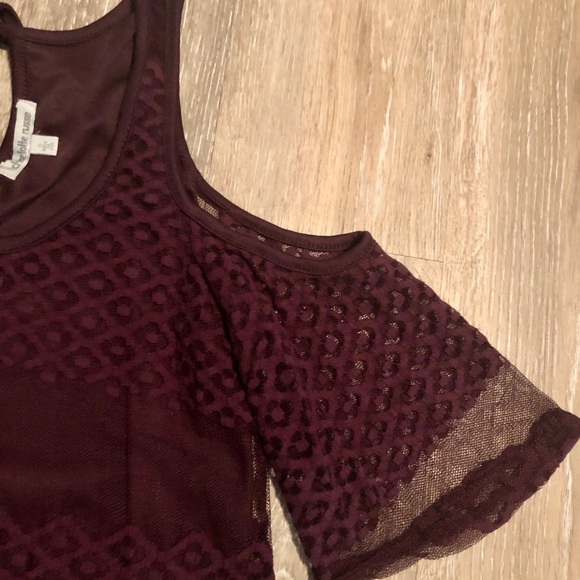 Lace Open Shoulder Top - Picture 2 of 3